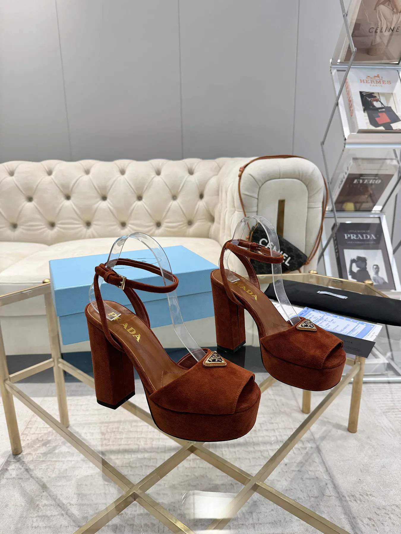 👟👟Ex-factory price 600👟👟 (imitation leather bottom-20) New arrival 👉Ready stock👈Remove the original board and make a 1:1 replica‼ ️The highest version ✅ Prada's early spring catwalk hot style 😘The latest spring style Thick heel square toe water platform series (genuine leather outsole) (simulated leather sole) A must-have for goddesses, super beautiful on the feet 👉The upper is made of imported original sheep leather, soft and textured, lining + foot pads, imported sheepskin lining, breathable and comfortable, private model water platform, heel, water platform 4M, heel height 13M Code number 35M-39M (34 40 41 42 43 is custom-made and cannot be returned or exchanged)